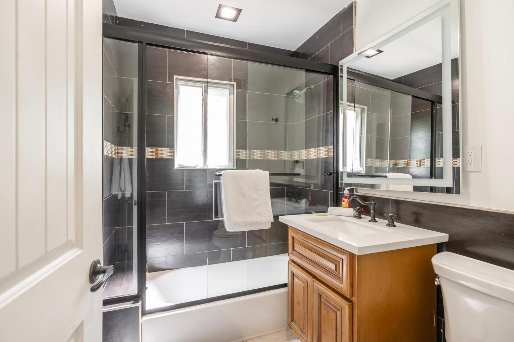 Incredible Suite Near Universal Studios Лос-Анджелес Экстерьер фото